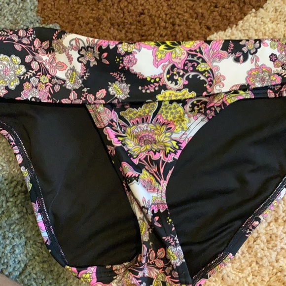 Cute Victoria Secret Bikini - Picture 2 of 3